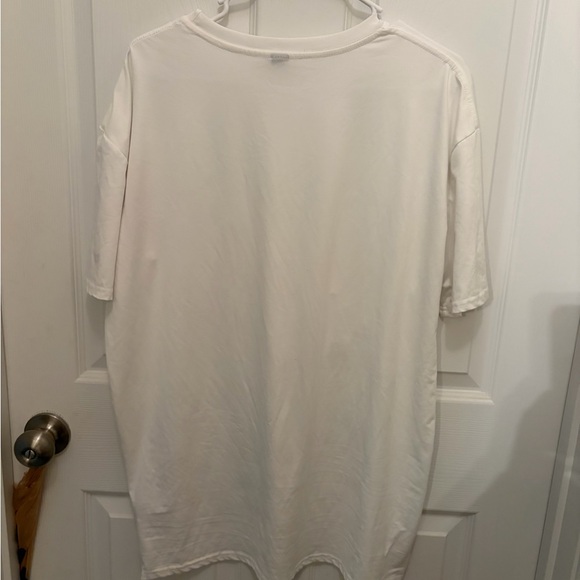 SHEIN Classic White Tee - Picture 3 of 3